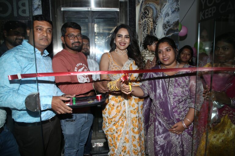 Actress Himaja launches “Green Trends unisex hair and style salon” in Manikonda