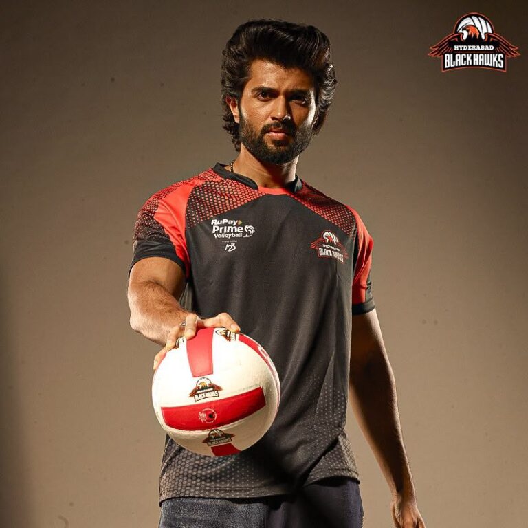 Vijay Deverakonda earns appreciation for supporting volleyball players through the Hyderabad Black Hawks franchise